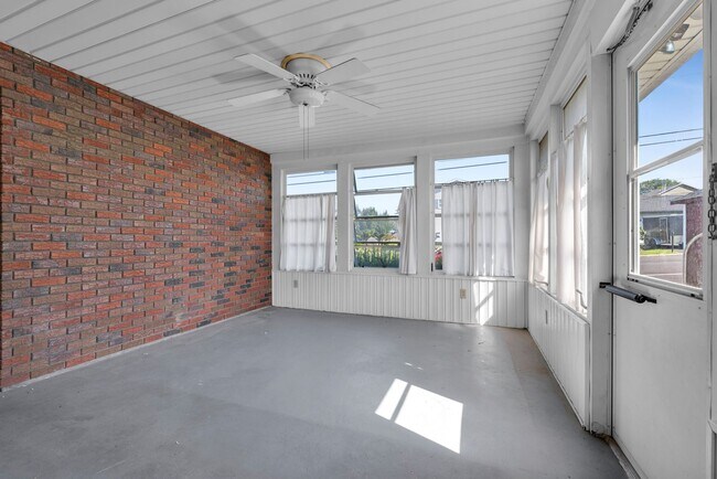 Building Photo - Charming 2-Bedroom Home in the Heart of Ca...