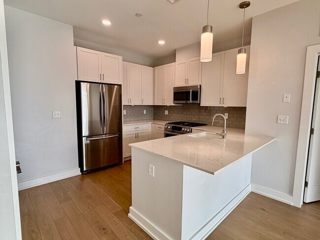 Building Photo - 65 Washington St