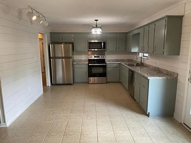 Building Photo - Cozy 3BR Ranch Home with Fenced Backyard in Springfield