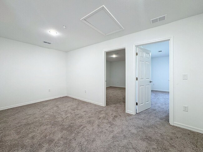 Building Photo - Townhouse For Lease in Saint Cloud