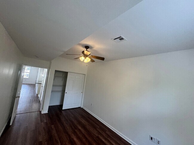 Building Photo - 225 Halladay St