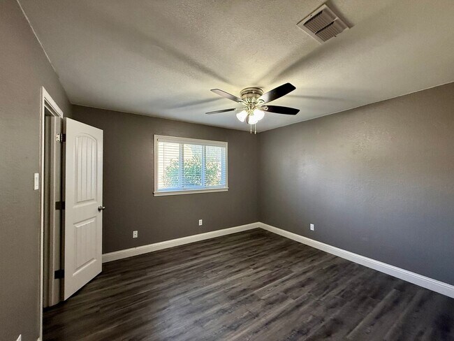 Building Photo - So many Amenities!