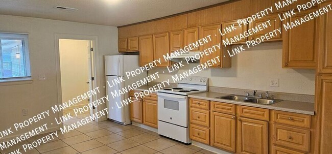 HALF OFF MARCH RENT! Charming Duplex in ... - HALF OFF MARCH  RENT!  Charming Duplex in ...