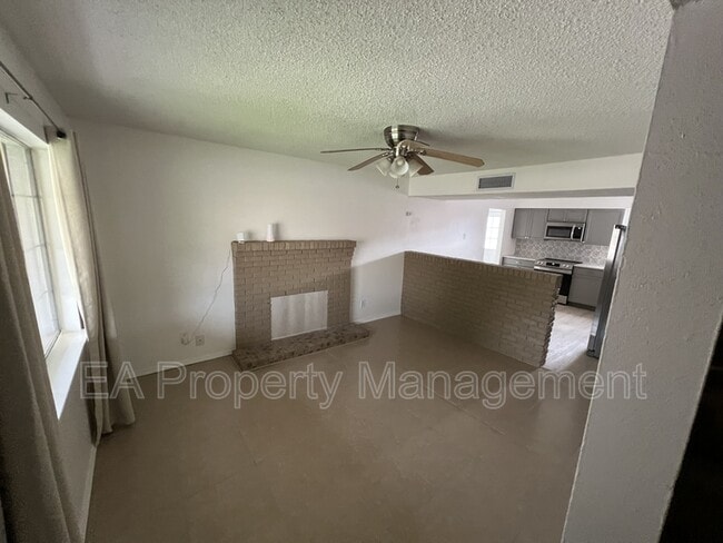 Building Photo - 11620 Versailles Ave NE