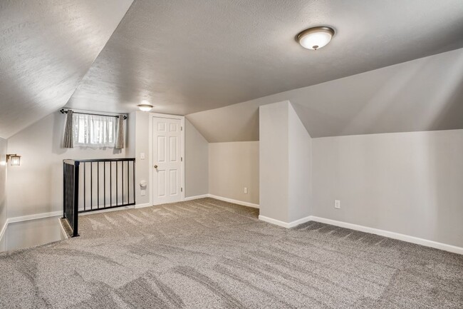 Building Photo - Cozy 1 bedroom updated brick cottage home!