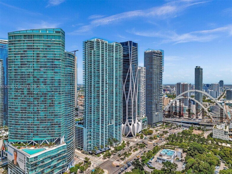 Building Photo - 900 Biscayne Blvd