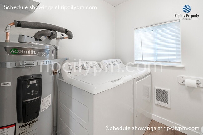 Building Photo - 424 Division St