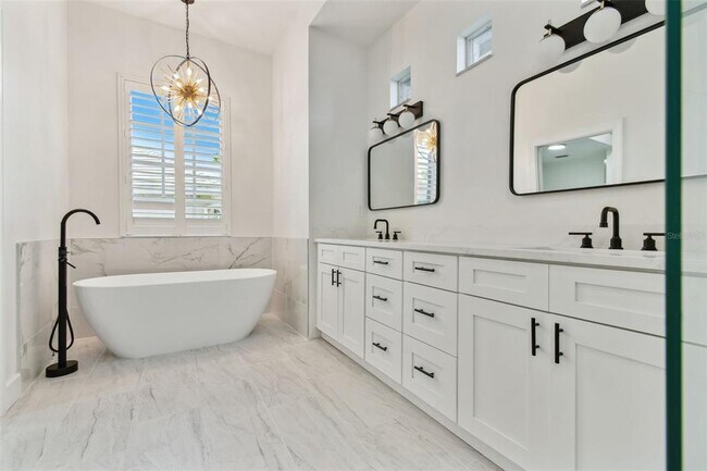 Building Photo - 13792 Long Lake Ln