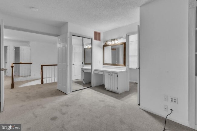 Building Photo - 5 Greenleigh Cir