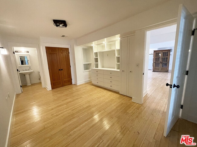 Building Photo - 3008 3rd St