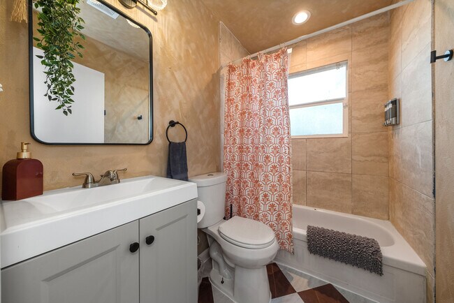 Building Photo - 738 Gabriel