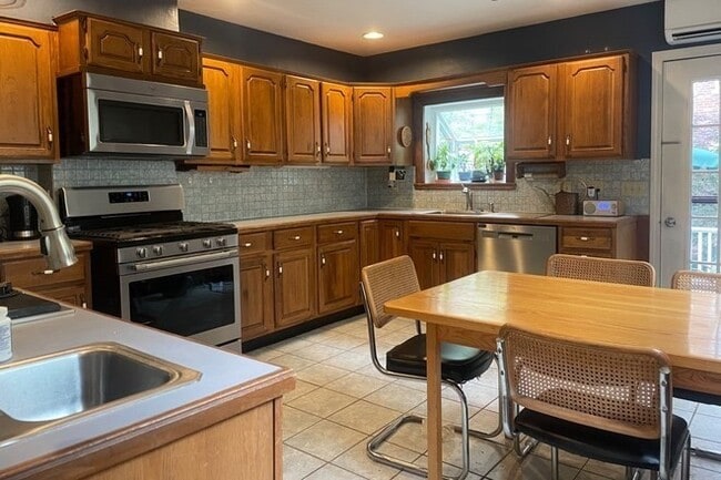 Building Photo - 39 Walker St