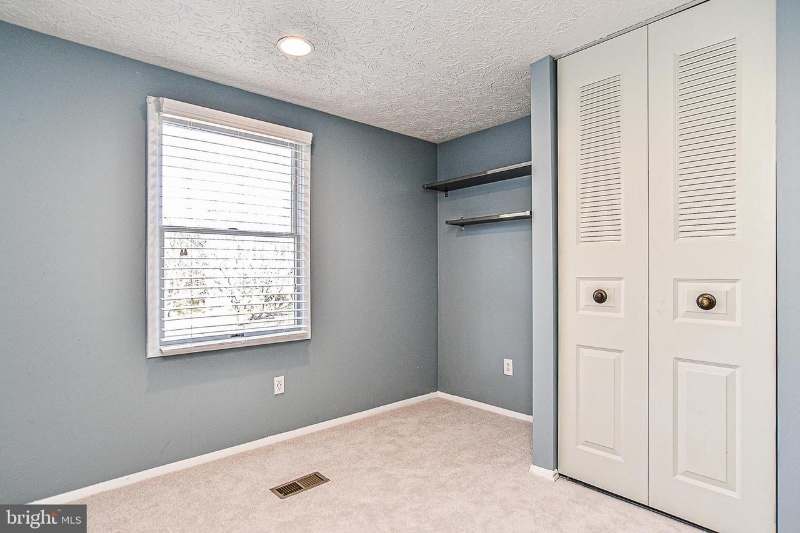 Building Photo - 1825 Clovermeadow Dr