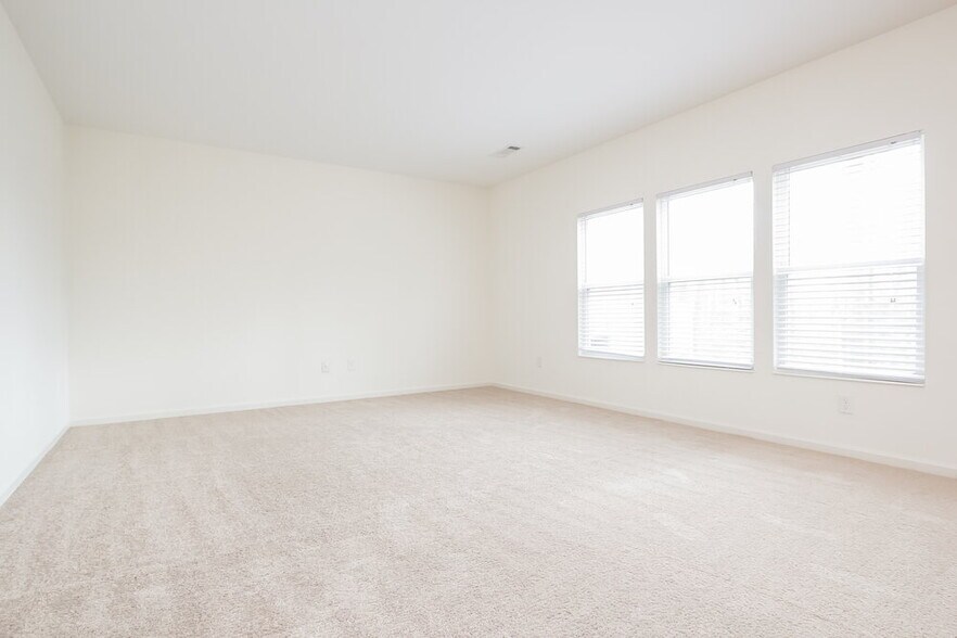 Building Photo - 1577 Shire Village Dr