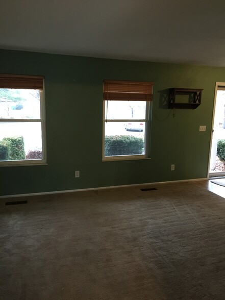 Living room - 304 Emily Cir