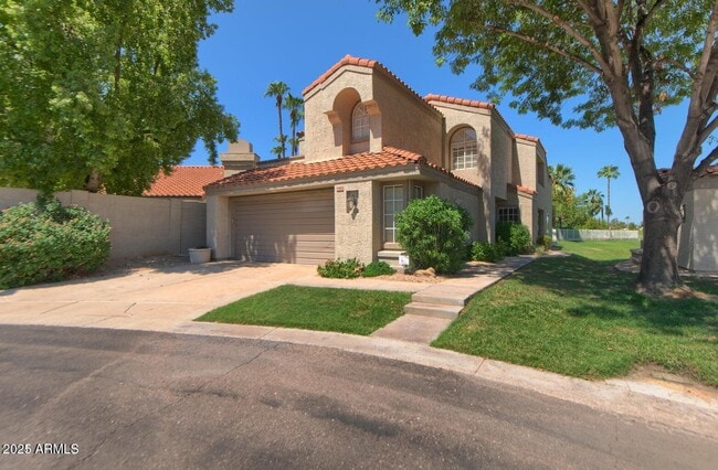 Building Photo - 4020 E Laurel Ln