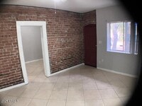 Building Photo - 633 N 6th Ave