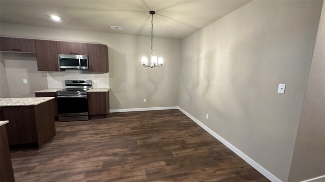 Building Photo - 9820 Grosbeak Ln