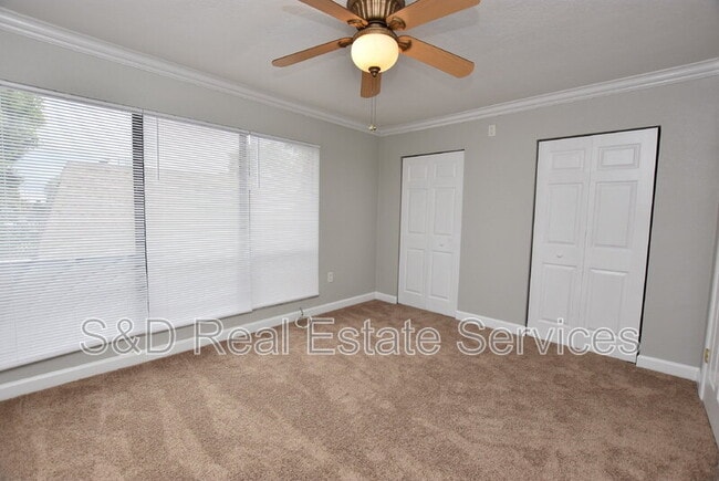 Building Photo - 1836 N Crystal Lake Dr