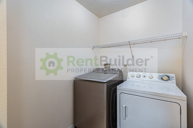 Building Photo - 10532 Ramah Dr NW