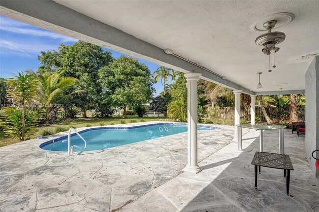 Building Photo - 8350 NW 15th Ct