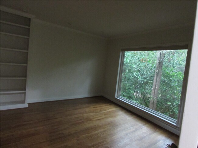 Building Photo - 201 Vanderpool Ln