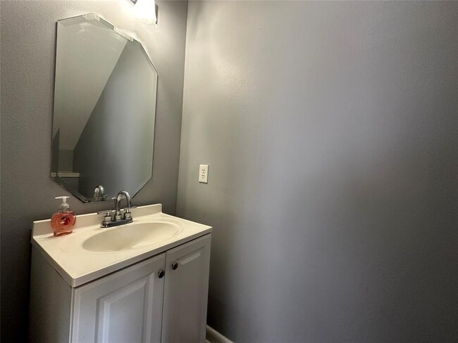 Building Photo - 6810 Crystal Point Dr
