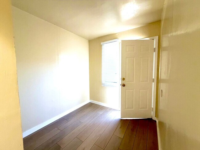 Building Photo - Palladian - S. Elman Street