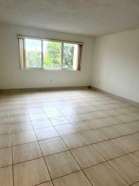 Building Photo - 6930 Miami Gardens Dr