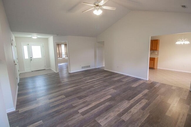 Building Photo - 1603 E Smiley Ln