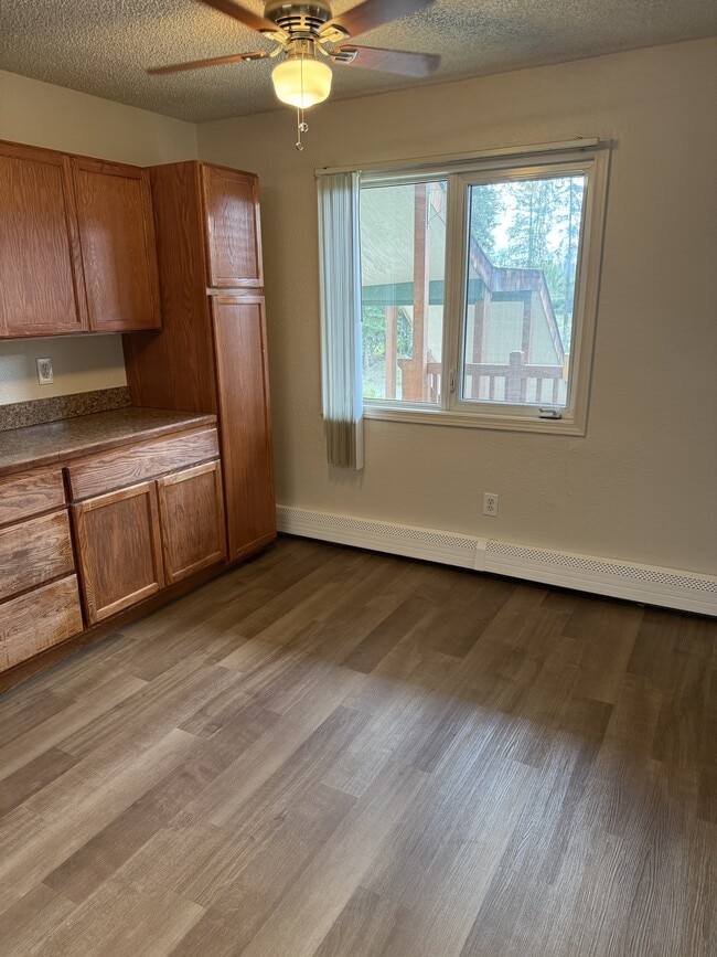 Building Photo - 100 B St