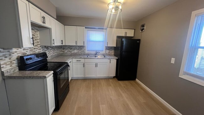 Building Photo - 5922 N 84th St