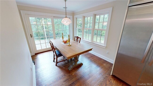 Building Photo - 225 S Barry Ave