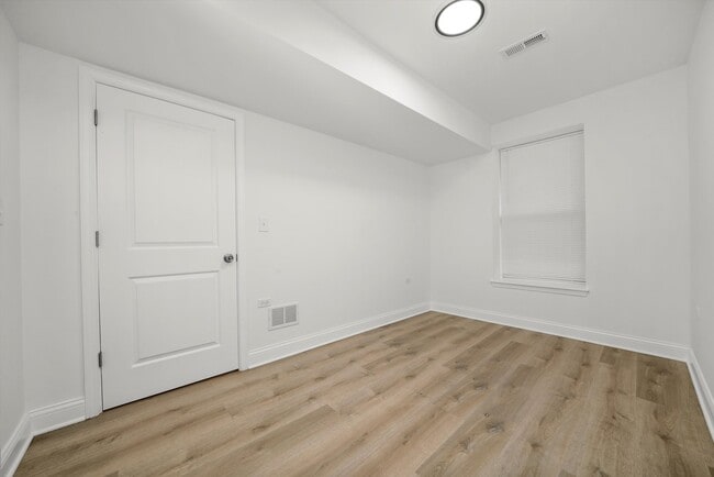 Building Photo - 2721 S Pulaski Rd