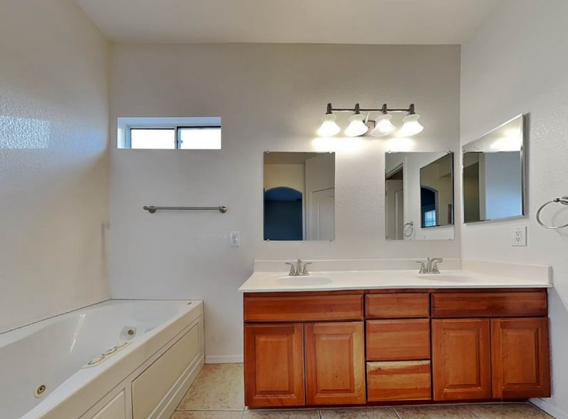 Building Photo - 2508 N Silverado