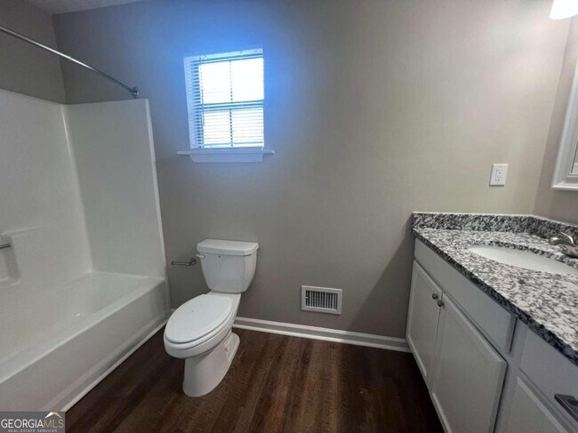 Building Photo - 1001 Park Hill Dr