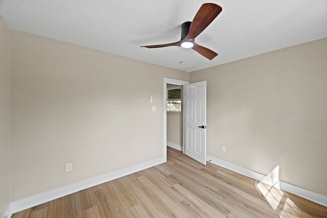 Building Photo - 10211 Glenmawr Dr