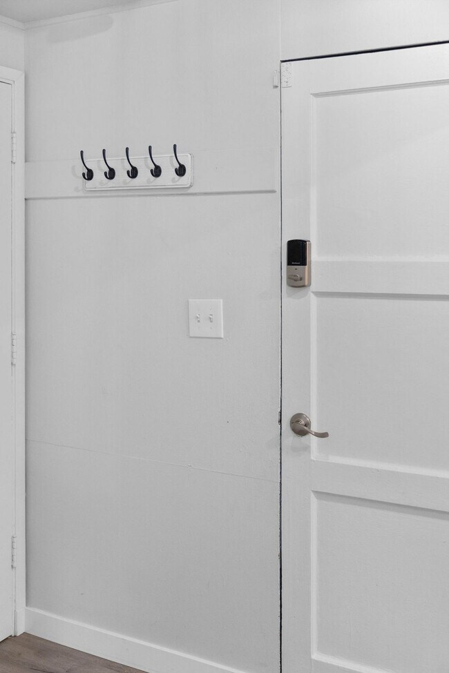 Building Photo - 120 4th Ave N