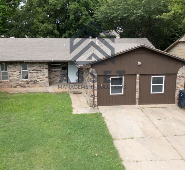 Building Photo - Cute 5 Bedroom House!