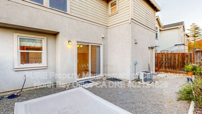 Building Photo - 2024 Northfield Dr