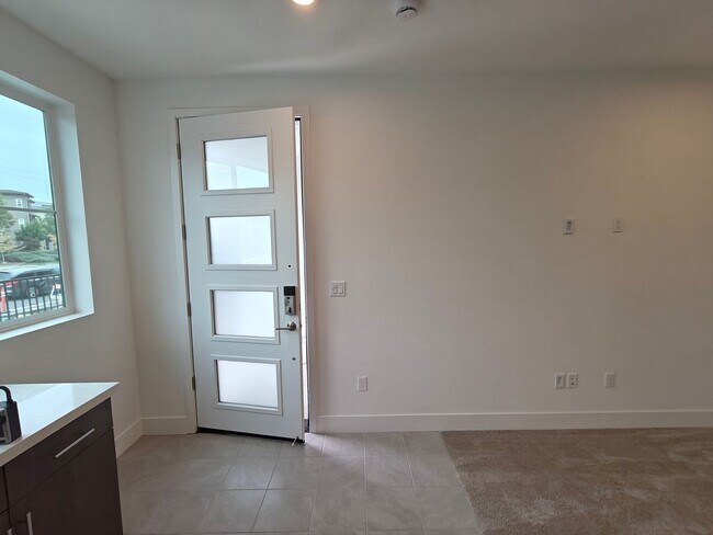 Building Photo - 259 Montague Expy