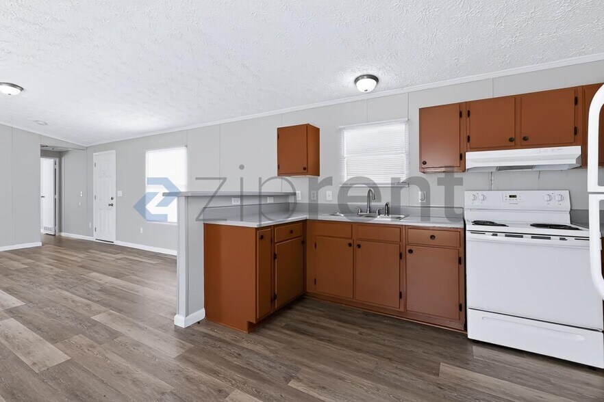 Building Photo - Unit 303