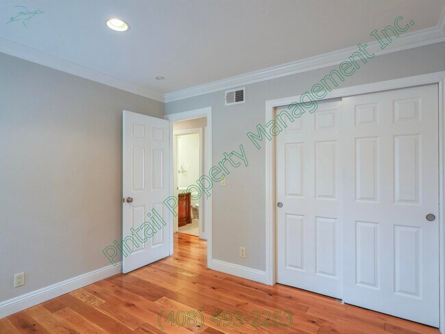 Building Photo - 5950 Cabral Ave