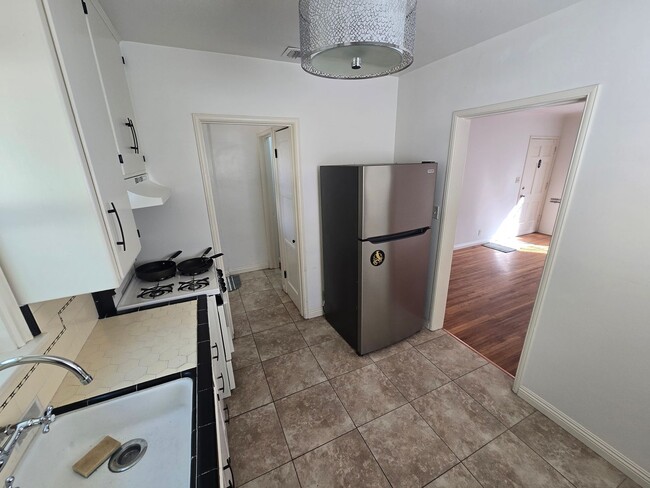 Building Photo - Cozy 1 Bedroom 1 Bath in La Verne