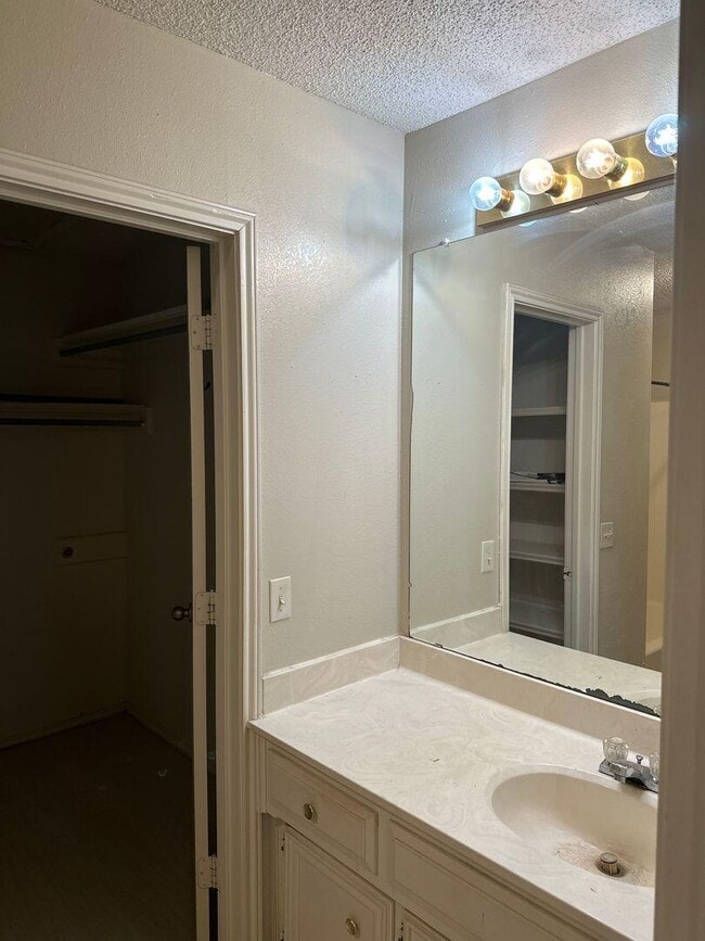 Building Photo - 5546 93rd St