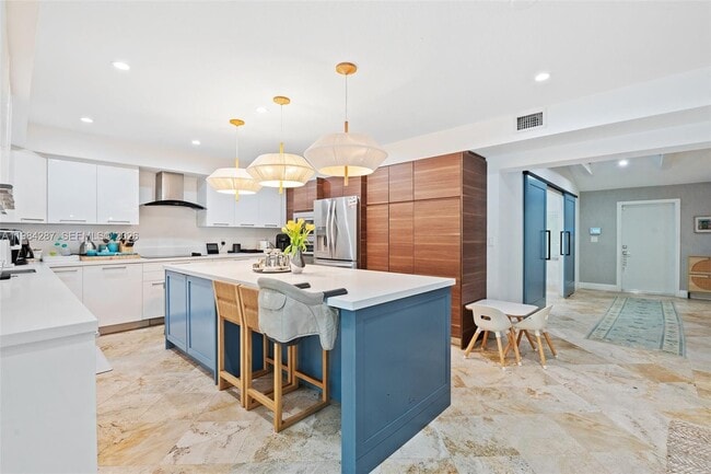 Building Photo - 200 W Mashta Dr