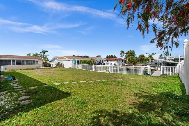 Building Photo - 710 116th Ave