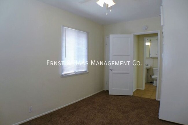 Building Photo - Wonderful 1 Bedroom Rear Duplex with Priva...