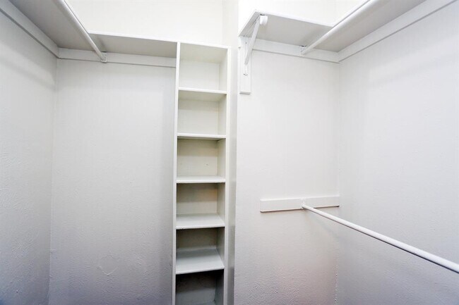 Building Photo - 9254 Forest Ln