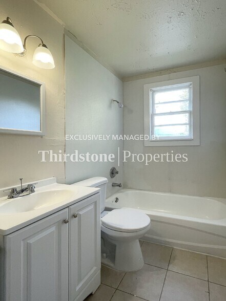 Building Photo - 1431 W 18th St